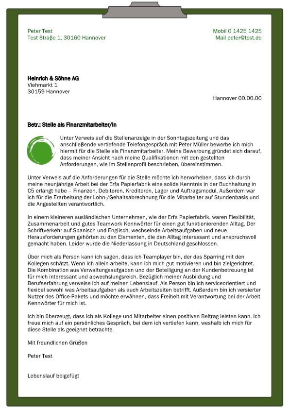 1 Finanzmitarbeiter_in